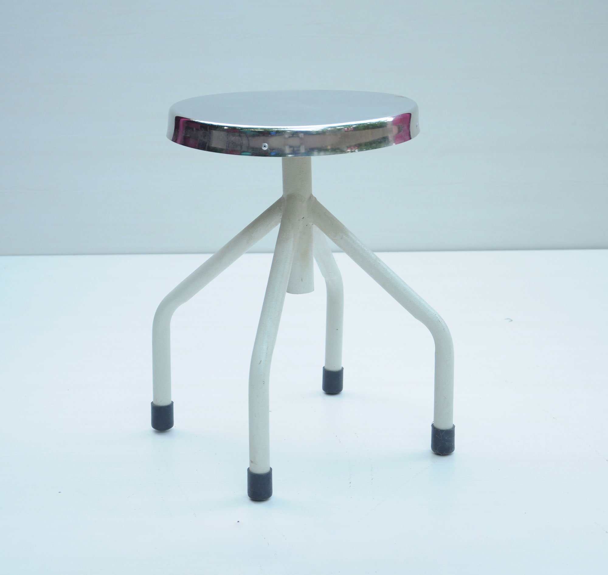 Steel Round lab stool
